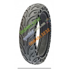 Покрышка литая 8.5x2, аналог 8 1/2х2, 50/75-6.1, Боковая двойная перфорация